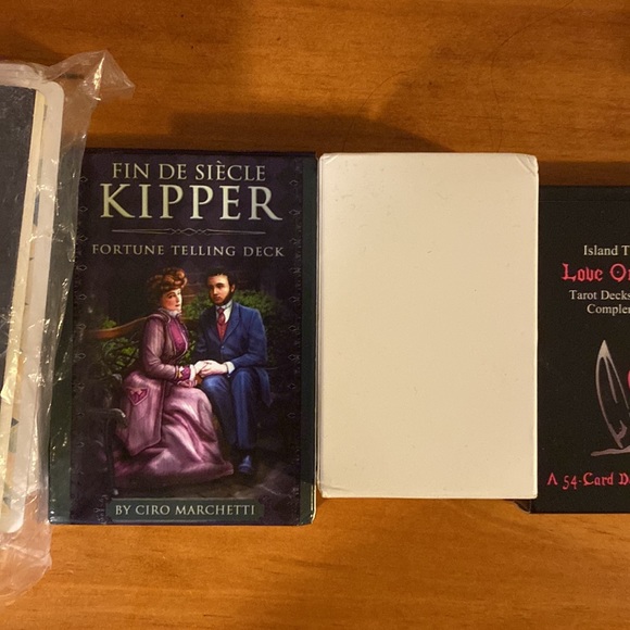 Tarot decks - Picture 2 of 3
